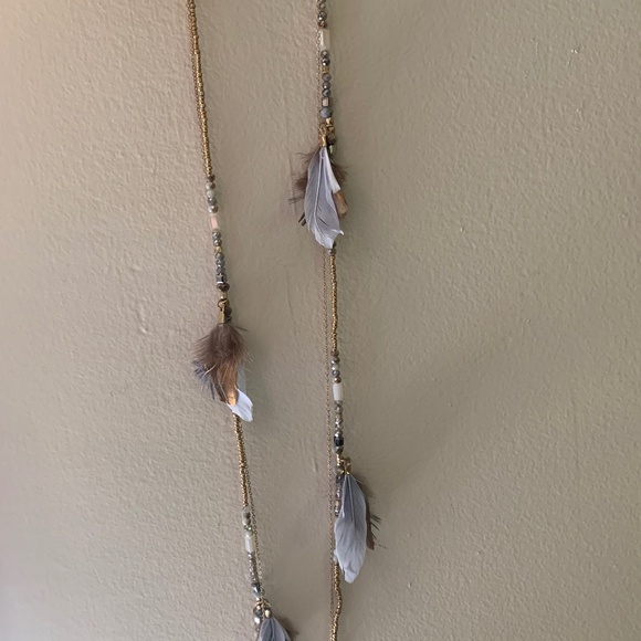 Beautiful gold necklace with beads and feathers - Picture 1 of 3